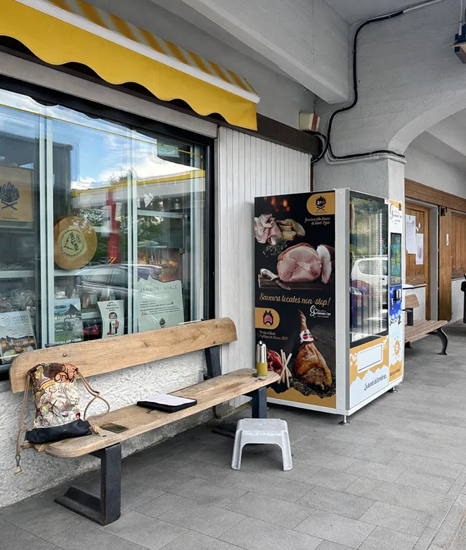punto ristoro automatico sotto i portici dell'autostrada del gran san bernardo
